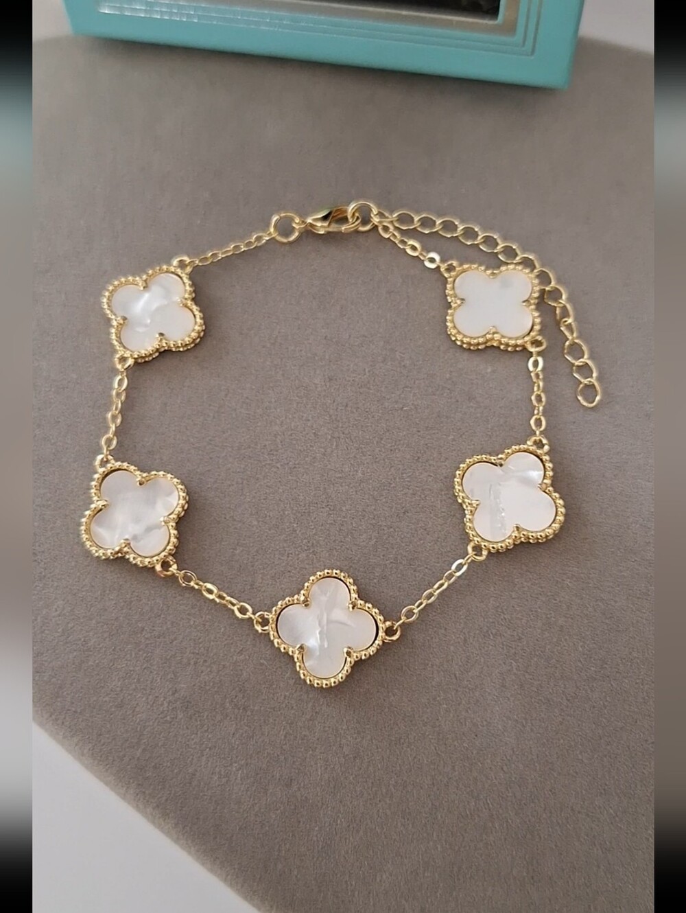 Mother of pearl clover bracelet